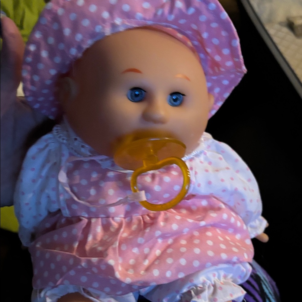 Vintage Cabbage Patch Kids Love 'N Care Baby Doll  1992.